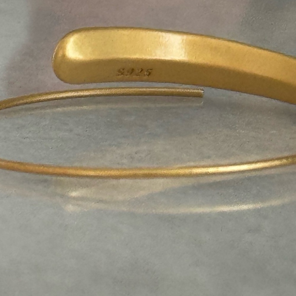 Gold Twist Hoop Earring Retro Vintage Style 

Brand New - Picture 3 of 4